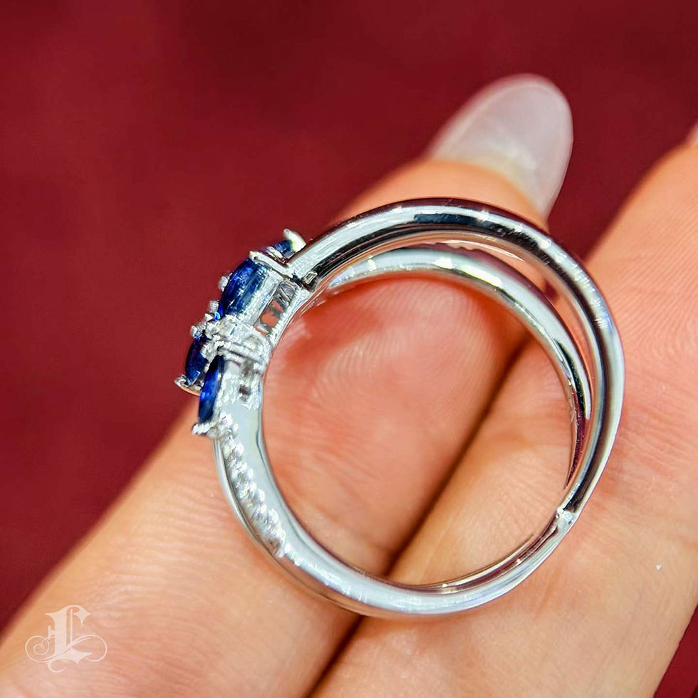 Miniatyrbild: Énigma — 1.19ct Royal Blue Sapphire X-Band Platinum Ring