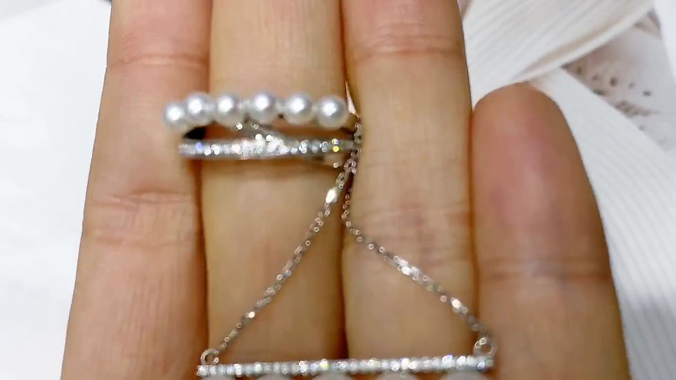 Miniaturbild: Sculpted Geometry — Aurora Weave Baby Akoya Pearl & Diamond Ring