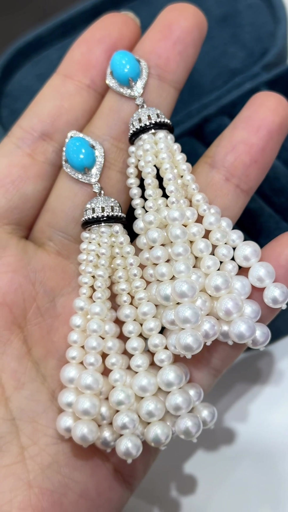 Miniatyrbild: Crown Radiance — 4.55 ct Turquoise & Freshwater Pearl Tassel Earrings