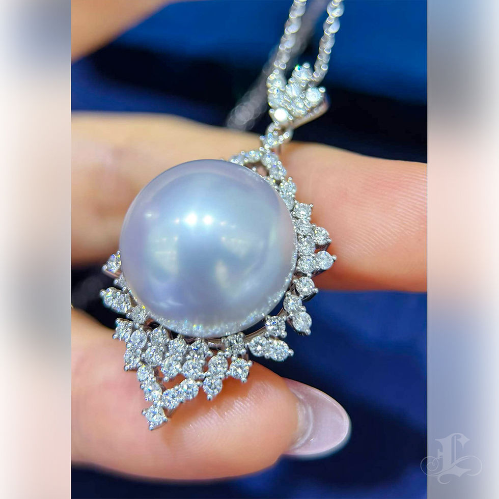 الصورة المصغرة: Crown Radiance — Diamond Halo South Sea Pearl Pendant