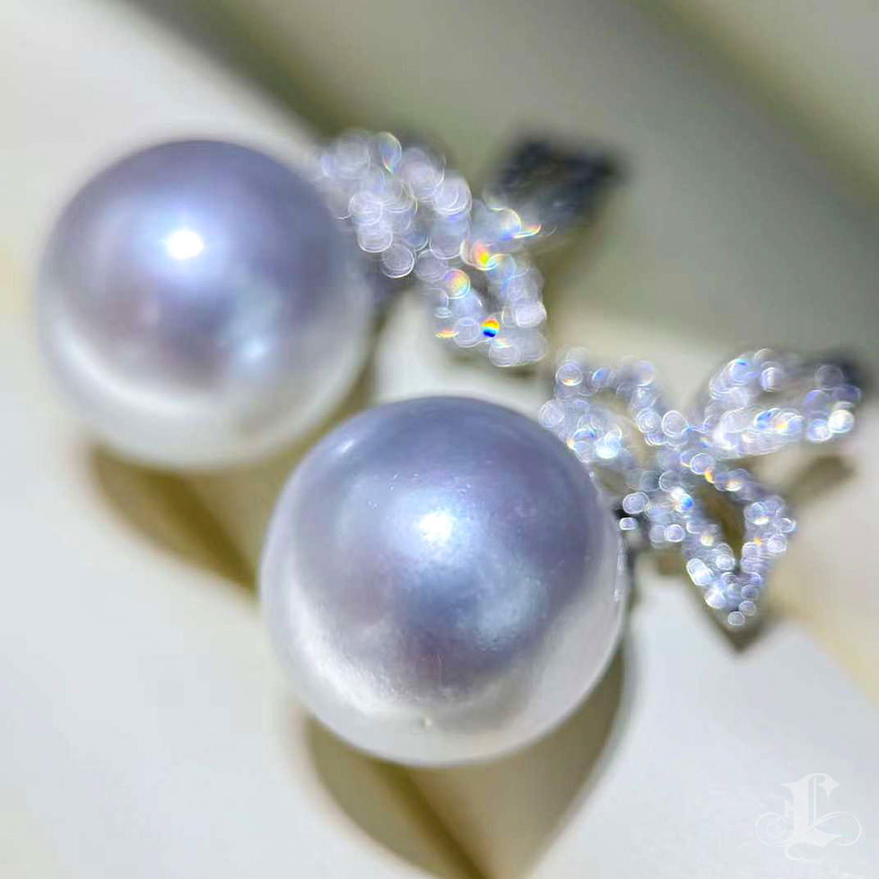 الصورة المصغرة: Vine Symphony — Falling Maple Aurora 16mm South Sea Pearl & Diamond Earrings