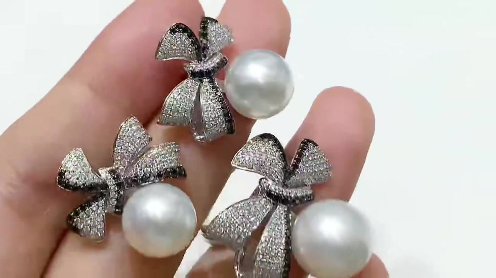 섬네일: Vine Symphony — Diamond Bow Aurora South Sea Pearl Earrings