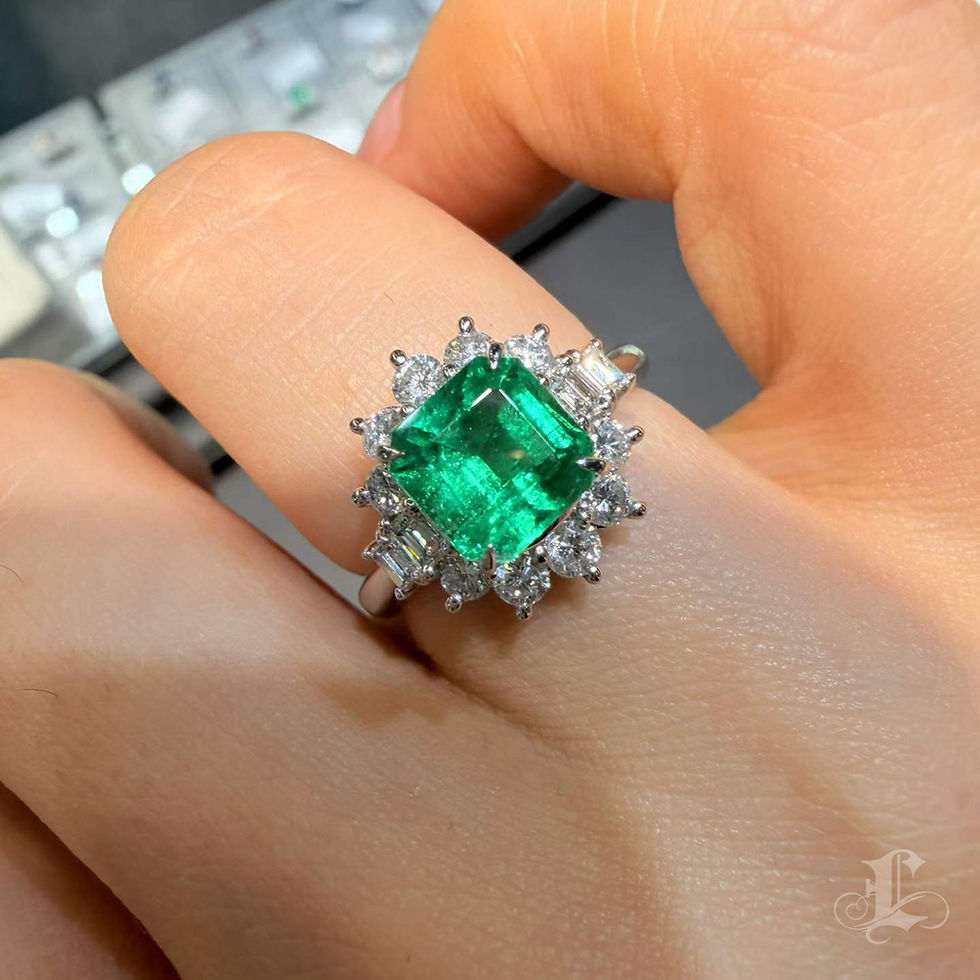 الصورة المصغرة: Énigma — 1.47ct Vivid Green Colombian Emerald & Diamond Platinum Ring