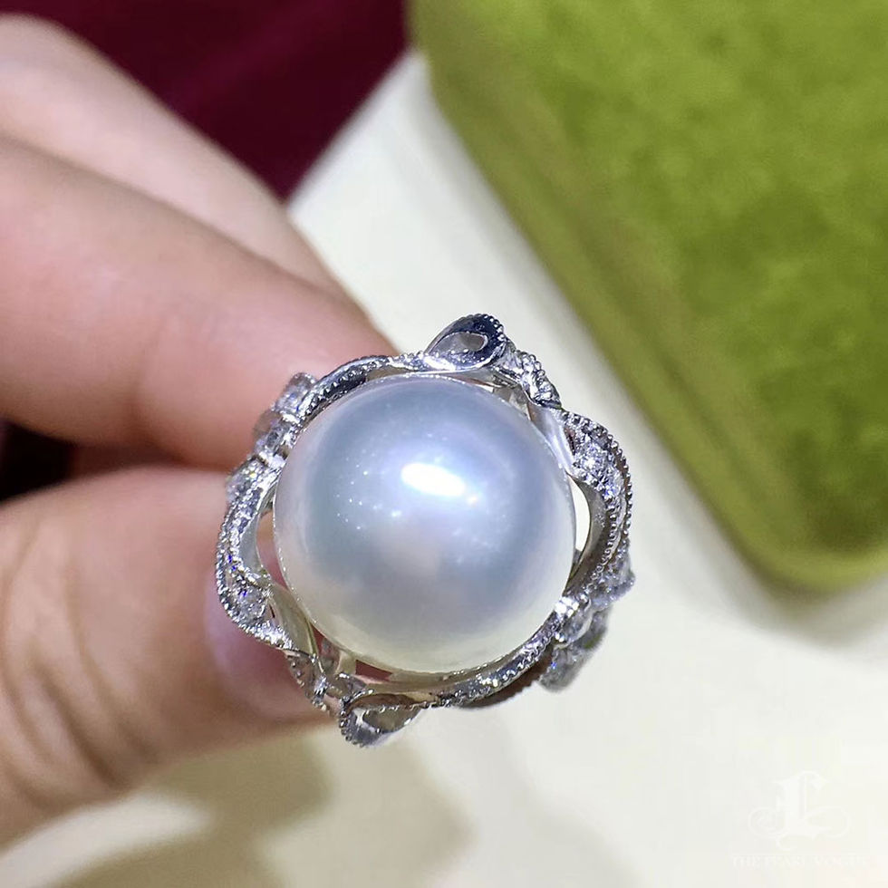 Miniaturbild: Crown Radiance — Diamond Bow Aurora South Sea Pearl Ring