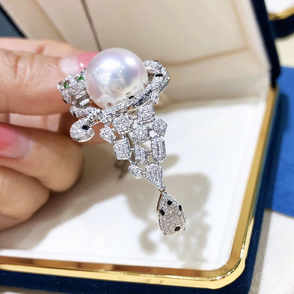 Miniaturbild: Crown Radiance — Panther South Sea Pearl Diamond Pendant