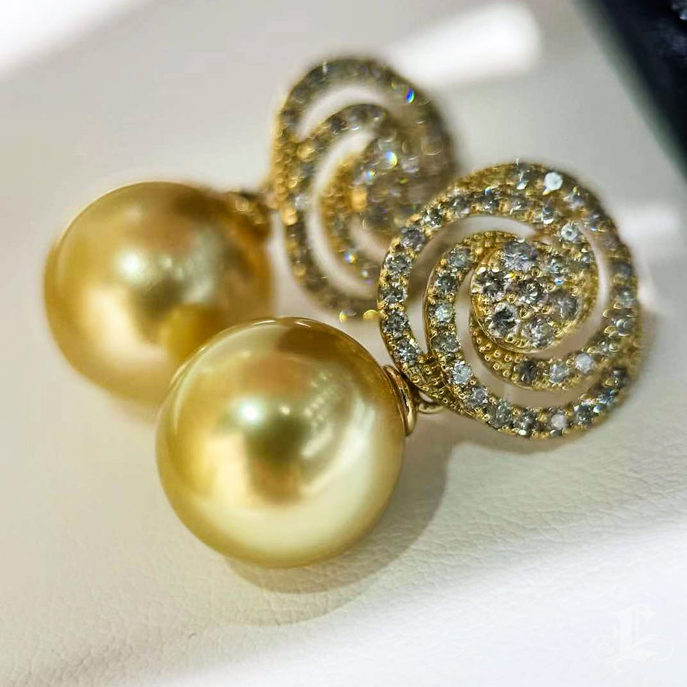Miniaturbild: Crown Radiance — 12-13mm Golden South Sea Pearl & Diamond Spiral Earrings