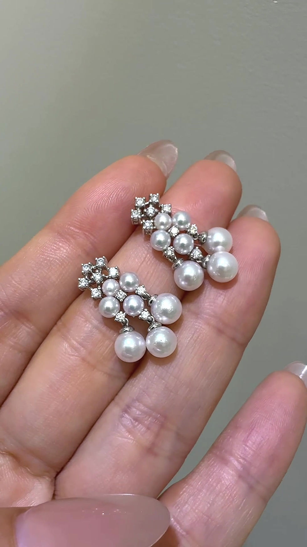 サムネイル： Crown Radiance – Baby Akoya Diamond Cluster Earrings