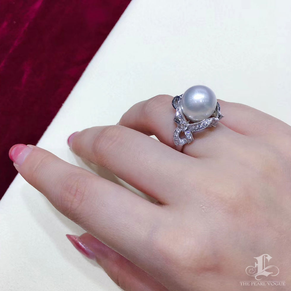 Miniaturbild: Crown Radiance — Diamond Bow Aurora South Sea Pearl Ring