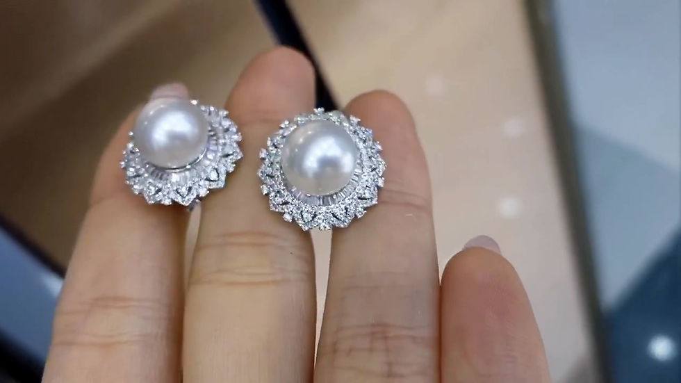 Miniatura: Crown Radiance — South Sea Pearl & Diamond Pavé Earrings