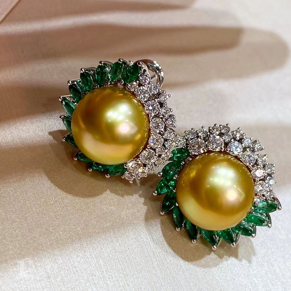 Miniatura: Crown Radiance — Royal Crown Golden South Sea Pearl, Emerald & Diamond Earrings