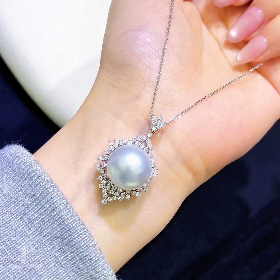 섬네일: Crown Radiance — Diamond Halo South Sea Pearl Pendant