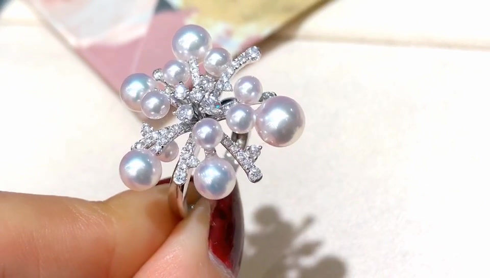 Miniatyrbild: Crown Radiance – Aurora Burst Akoya Pearl & Diamond Statement Ring