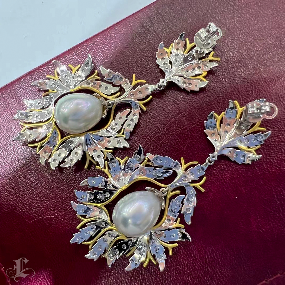 Прев'ю: Crown Radiance — Buccellati Diamond Leaf Aurora South Sea Pearl Earrings