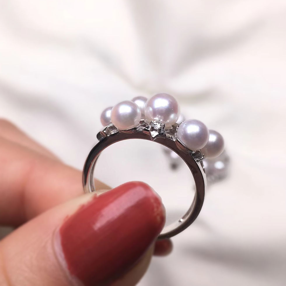 الصورة المصغرة: Petite Signature — Akoya Pearl & Diamond Constellation Ring in 18K Gold