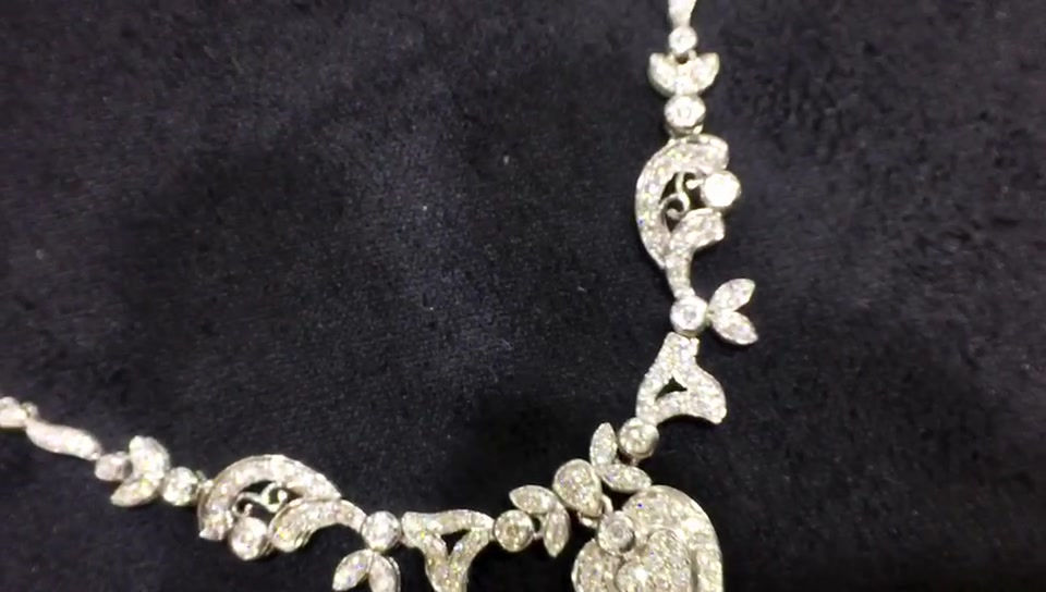 섬네일: Crown Radiance — White South Sea Pearl Diamond Pendant Necklace