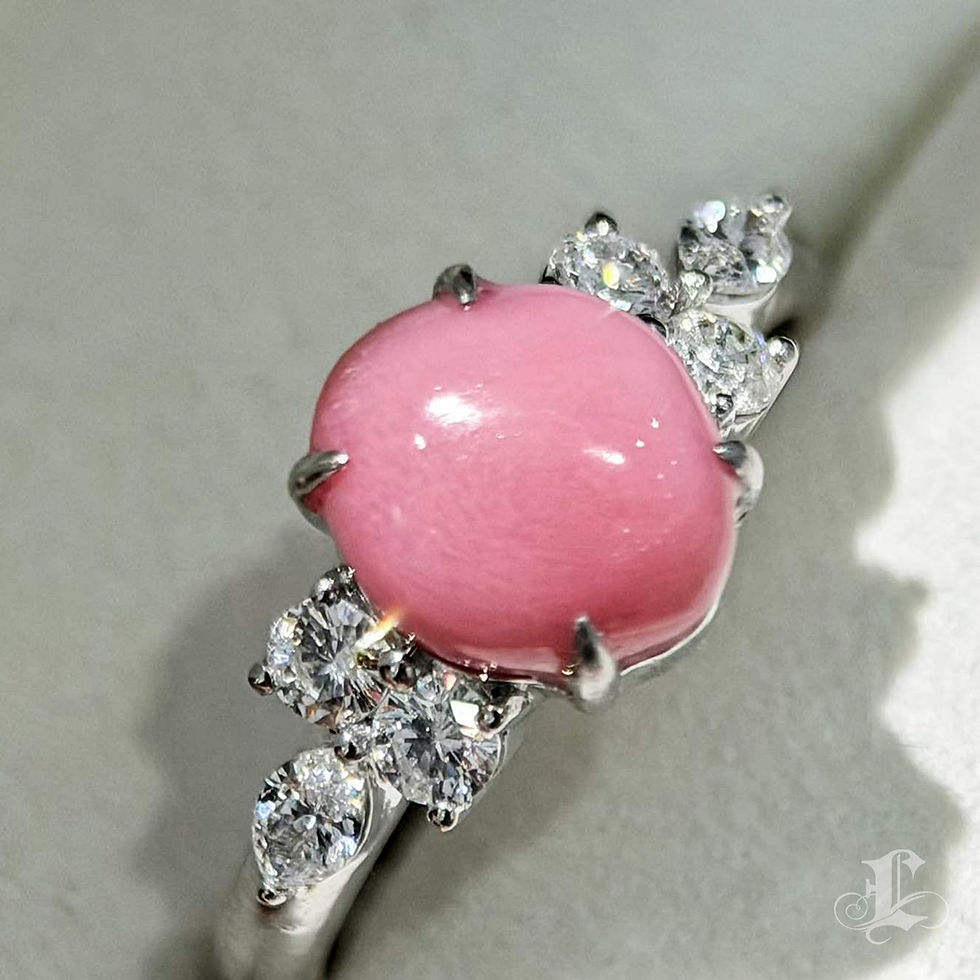 Miniature : Conchéa — Flamingo Aurora Conch Pearl Diamond Ring — 2.6 ct