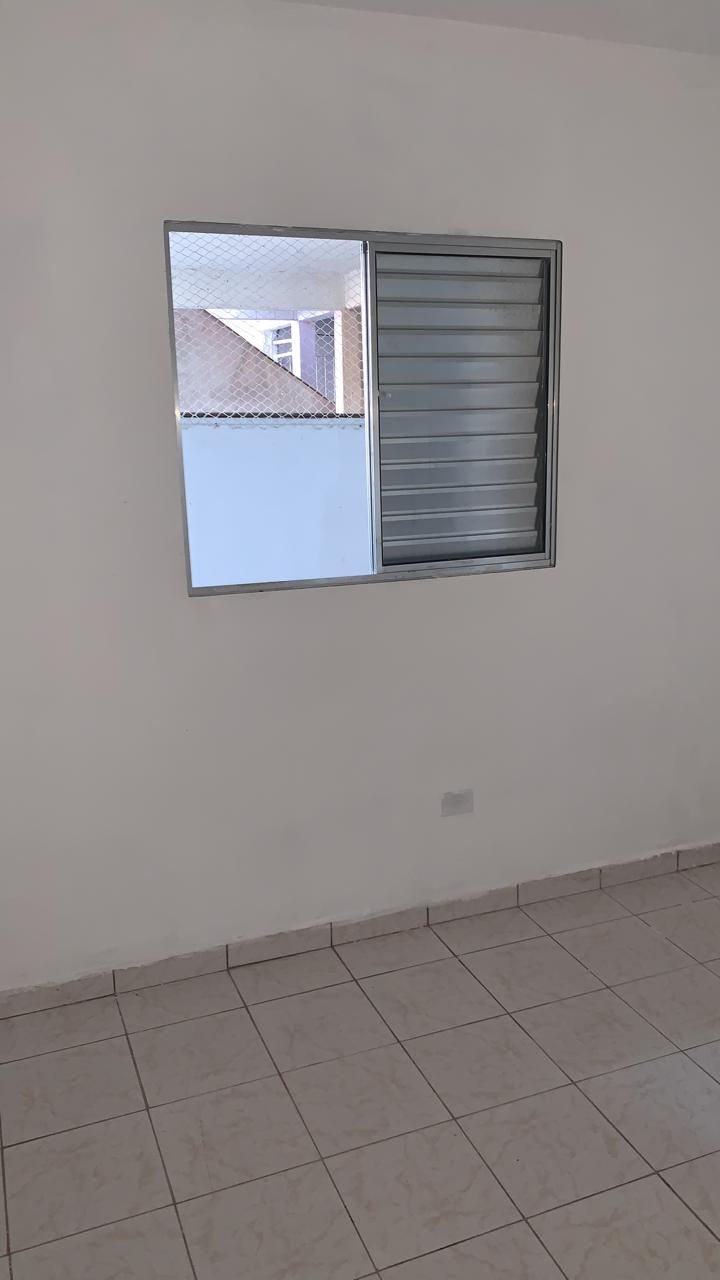 Miniatura: Aluga Casa 3 cômodos - Rua Parvati, 207- Jd. São Francisco