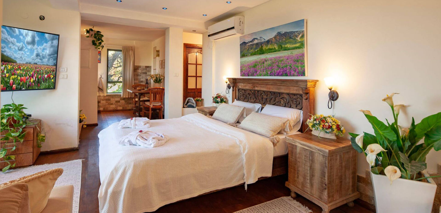 מבט מהמיטה למטבחון