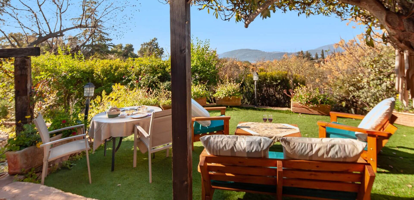 חצר טובלת בטבע