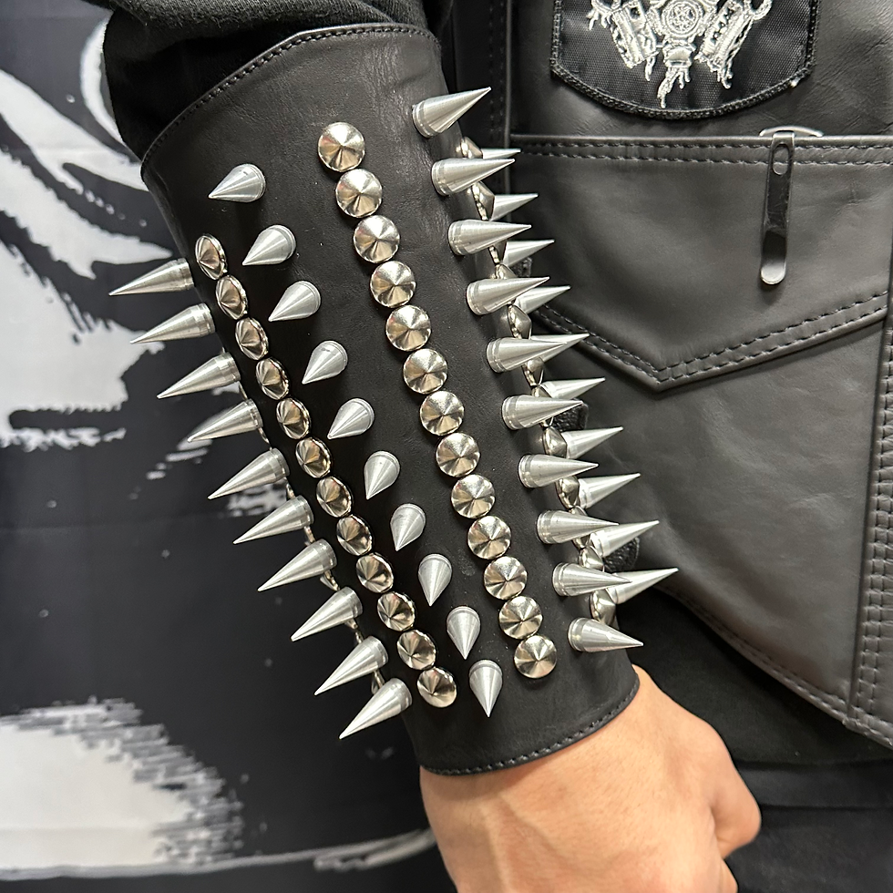 Thumbnail: Inch Heavy Spiked Gauntlet
