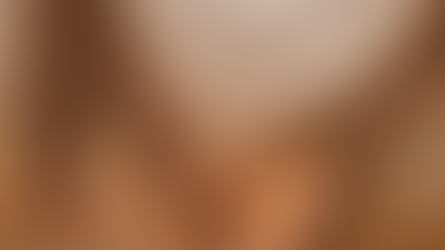 Paar nimmt sich an der Hand zum Valentinstag