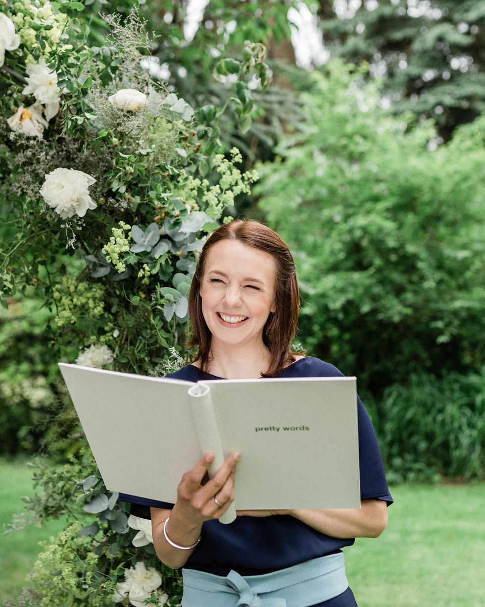 Freie Traurednerin Katrin Nalobin von pretty words