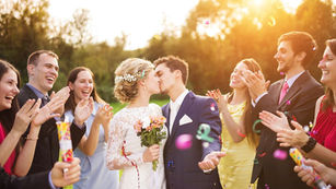 FESTIVE STYLE – Dos & Don'ts für Hochzeitsgäste