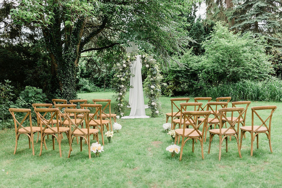 Elegante klassische Freie Trauung im Garten