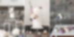 Sweet Table mit eleganter Hochzeitstorte, Cakepops, Cakesicles und Cupcakes