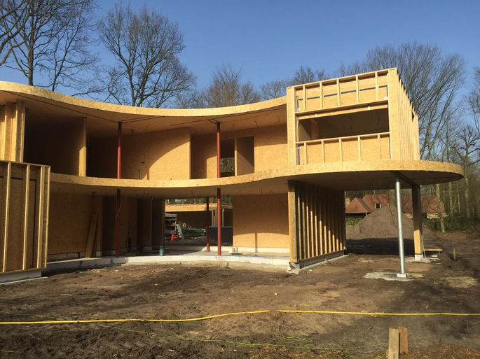 Nul-energiewoning in Brasschaat, gebouwd door Wood & Build in houtmassiefbouw MAGNUMBOARD