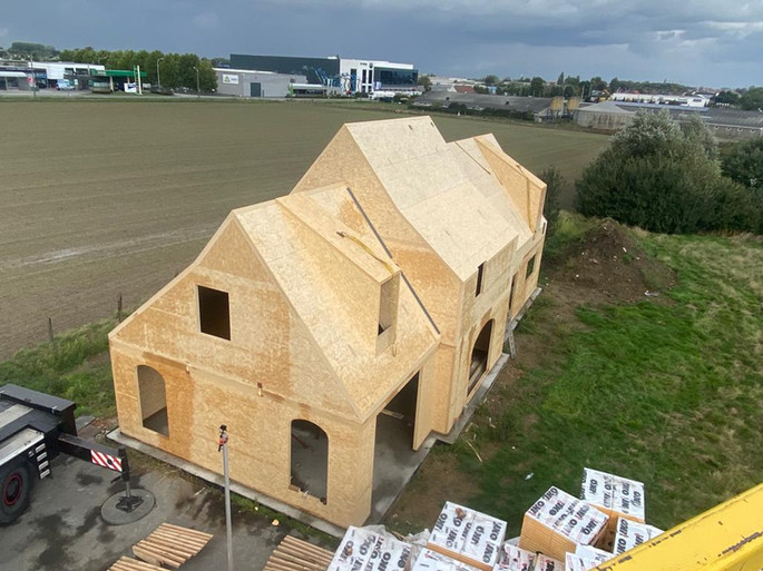 Realisatie houtmassiefbouw  landelijke woning in MAGNUMBOARD® door Wood & Build in Pittem