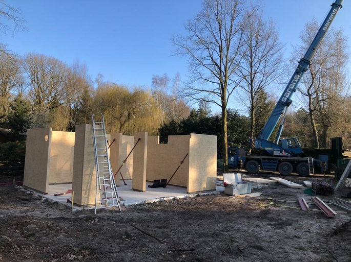 Eigentijdse eengezinswoning in Schilde, gebouwd door Wood & Build in houtmassiefbouw MAGNUMBOARD