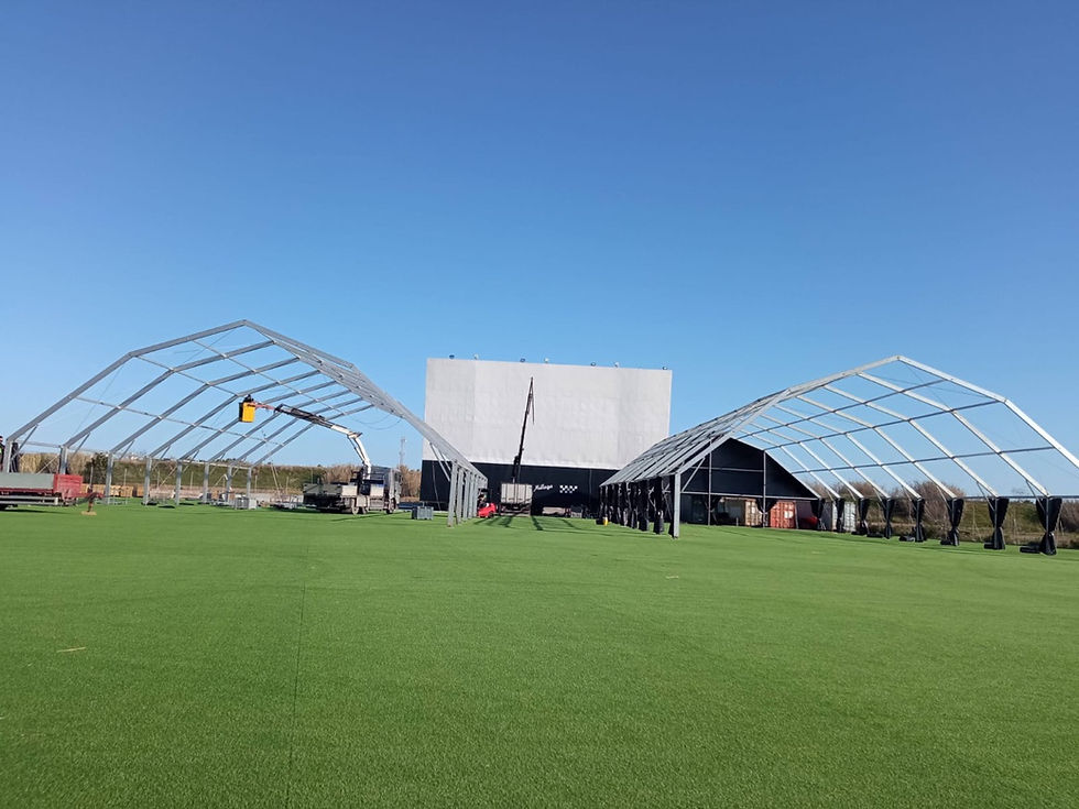 Montaggio della struttura di una copertura per un campo sportivo
