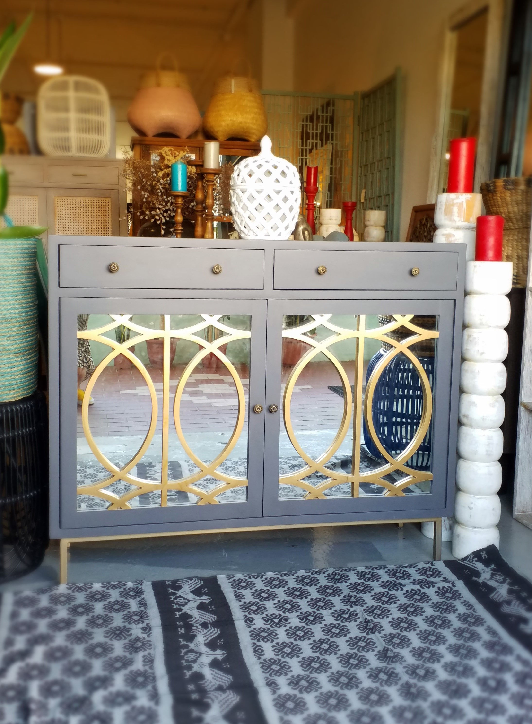 O Mirrored 22 Cabinet