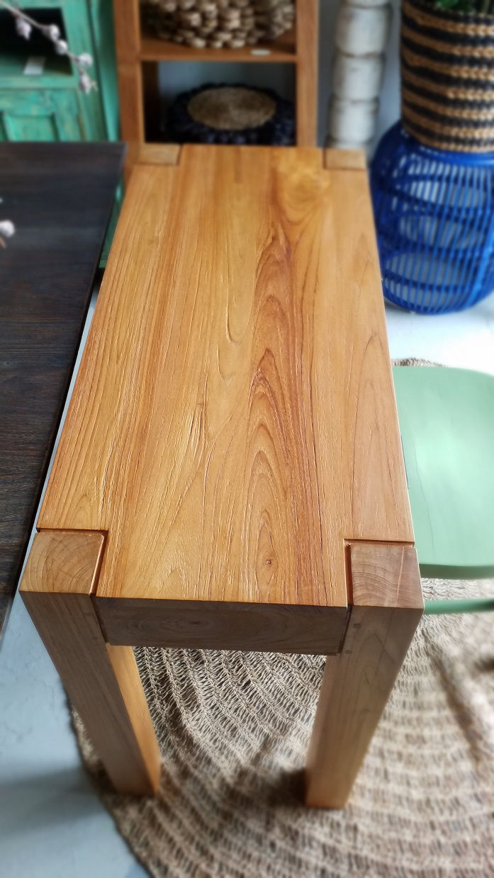 Thumbnail: Iki Table