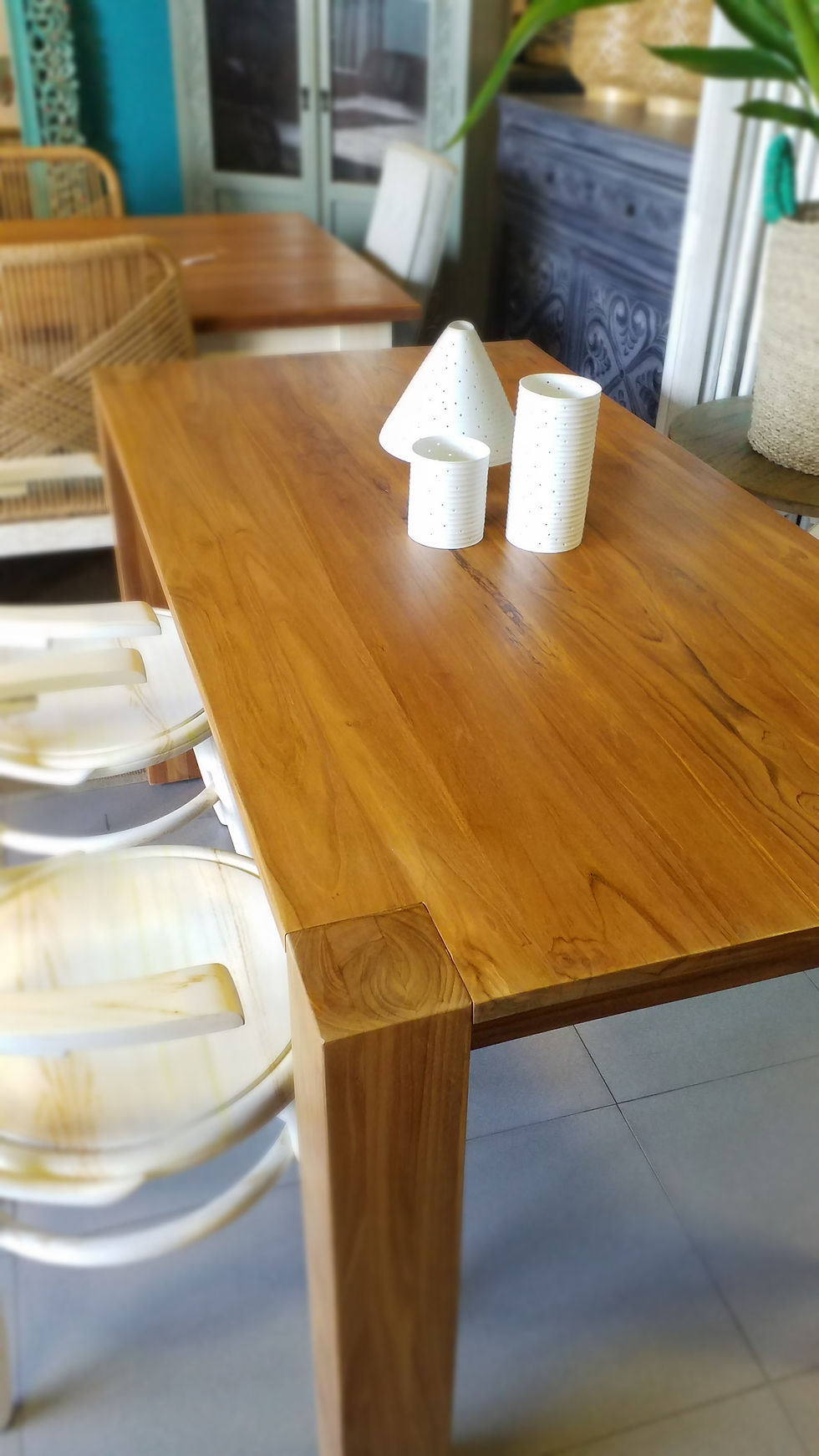 Thumbnail: Iki I Table