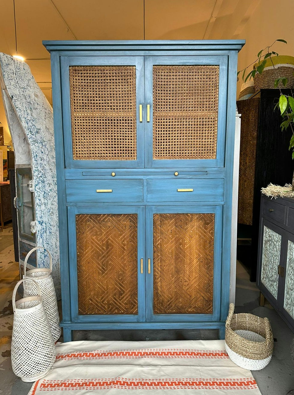 Thumbnail: Cina Lamba 222 Bar Cabinet