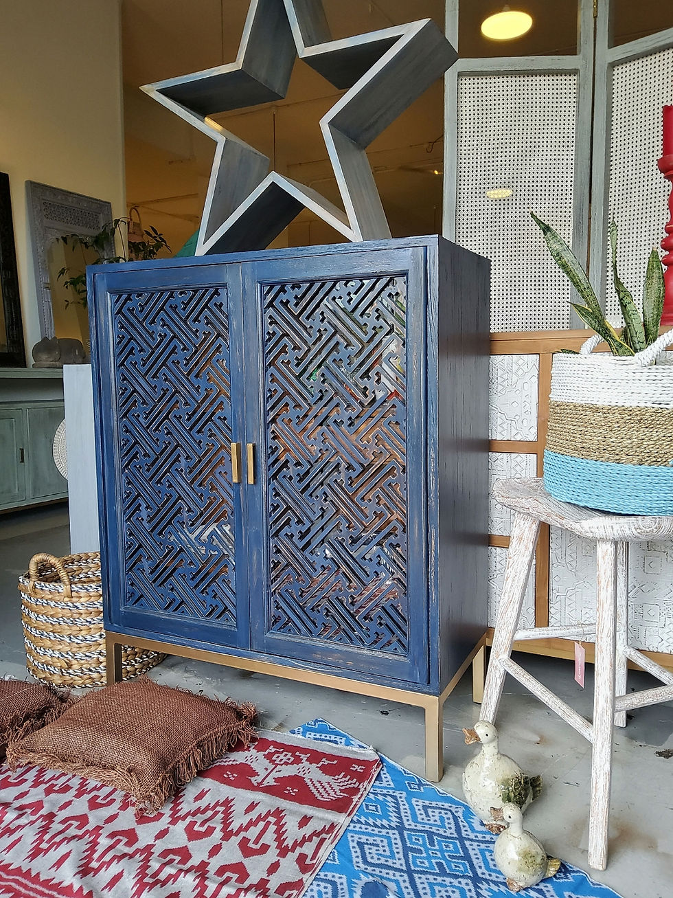 Thumbnail:  Cina Bar Cabinet  90