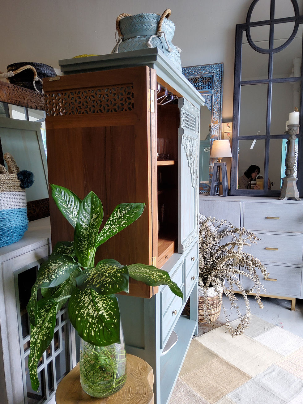 Thumbnail:  Taj  Cabinet