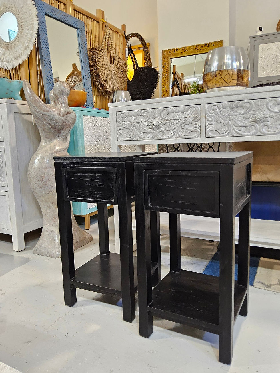 Thumbnail: Tapa  Side Table