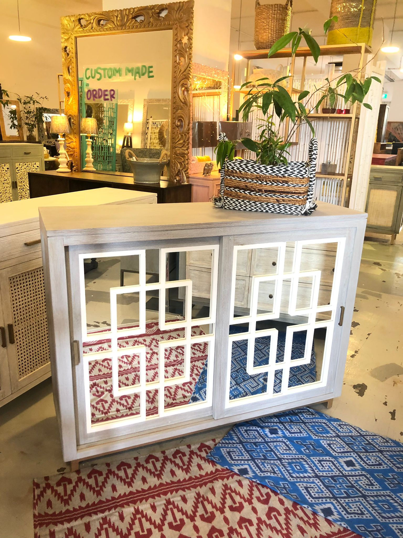  MoMo Mirrored Cabinet Slider 