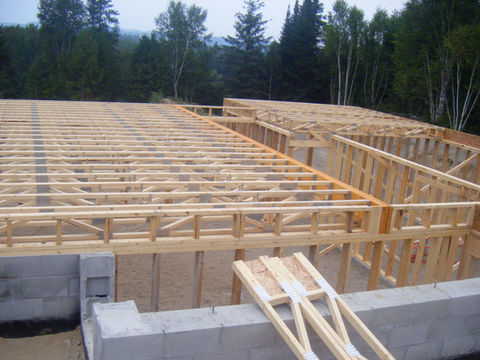 Poutres LVL et solives fabriquées par Chevrons Rouyn-Noranda