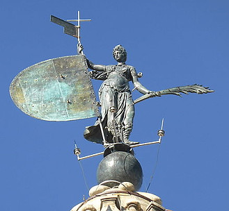 Arriba_de_la_Giralda_se_encuentra_la_esc