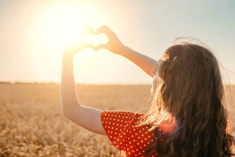 Lichtmangel im Winter schwächt Körper und Seele. Erfahre alles über Lichttherapie, Vitamin D & Hypnose als effektive Hilfe gegen Wintertief.