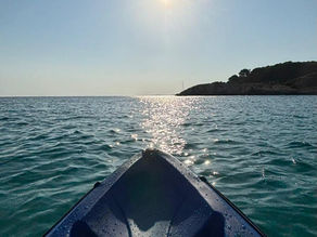 Explora la costa sur de Menorca en kayak: naturaleza, aventura y calas vírgenes 🛶☀️