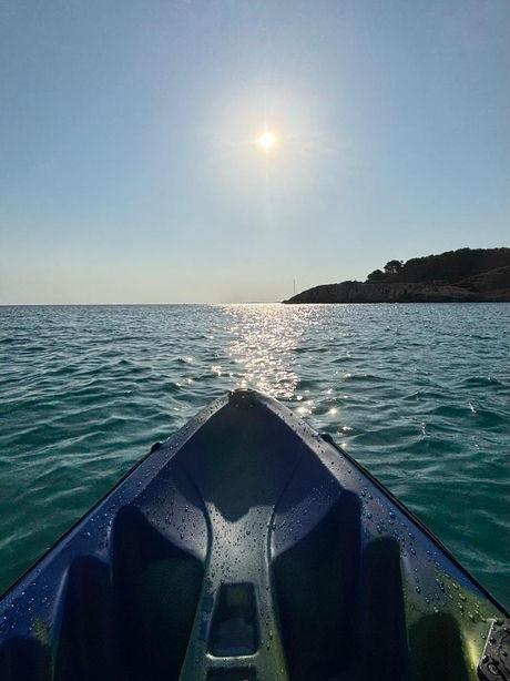 Explora la costa sur de Menorca en kayak: naturaleza, aventura y calas vírgenes 🛶☀️