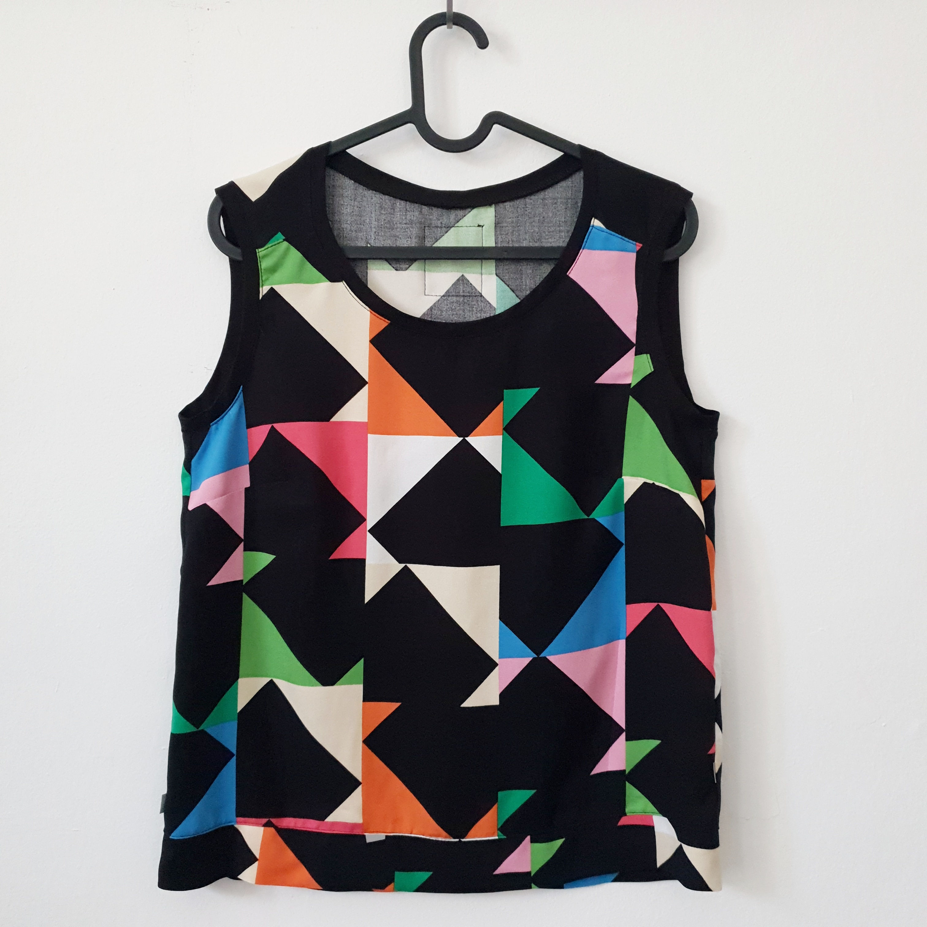 Koszulka wiskozowa wzór gemetryczny