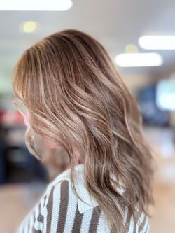 DIMESNIONAL BRUNETTE