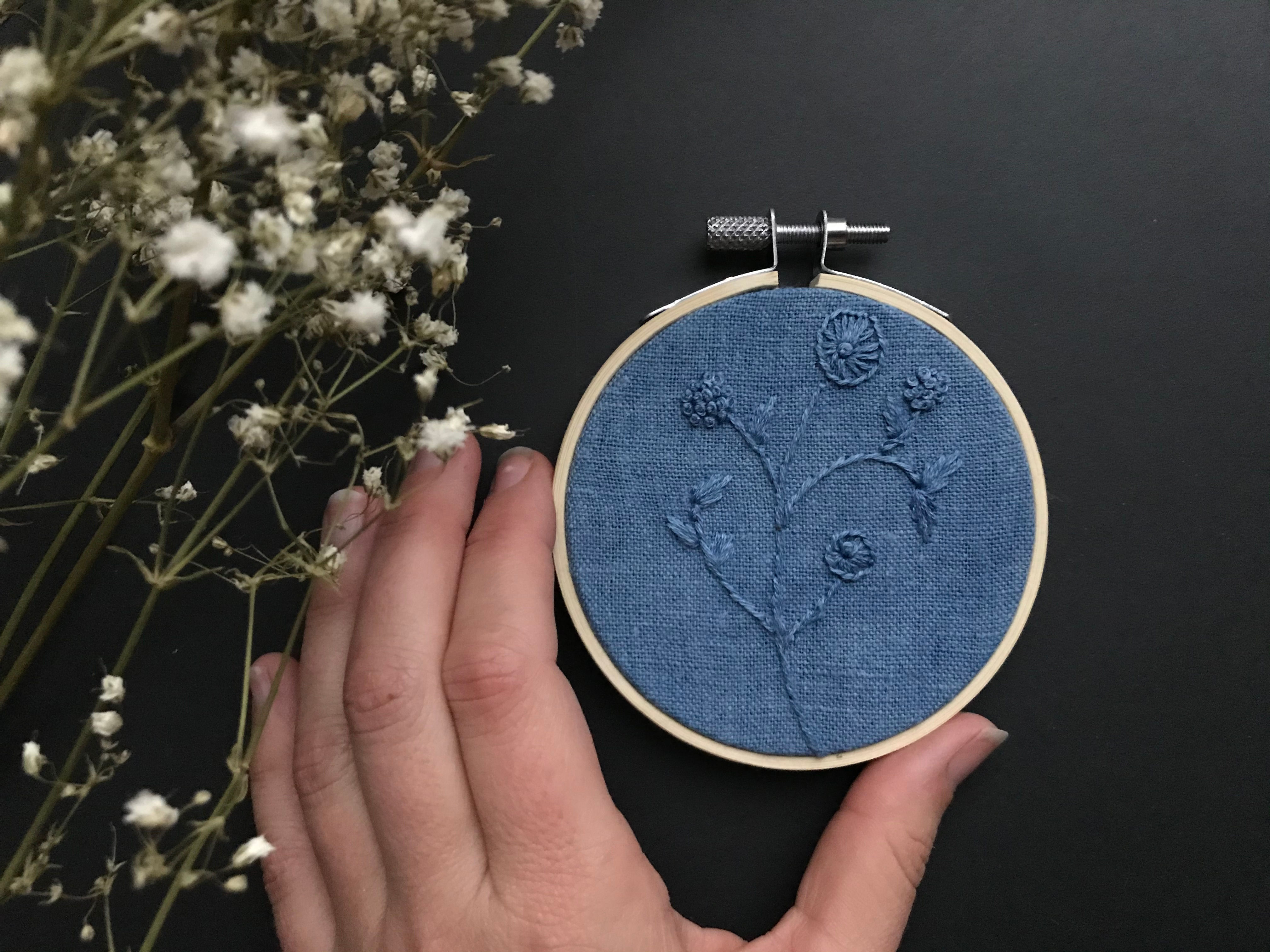 Broderie tableau "Fleurs abstraites"