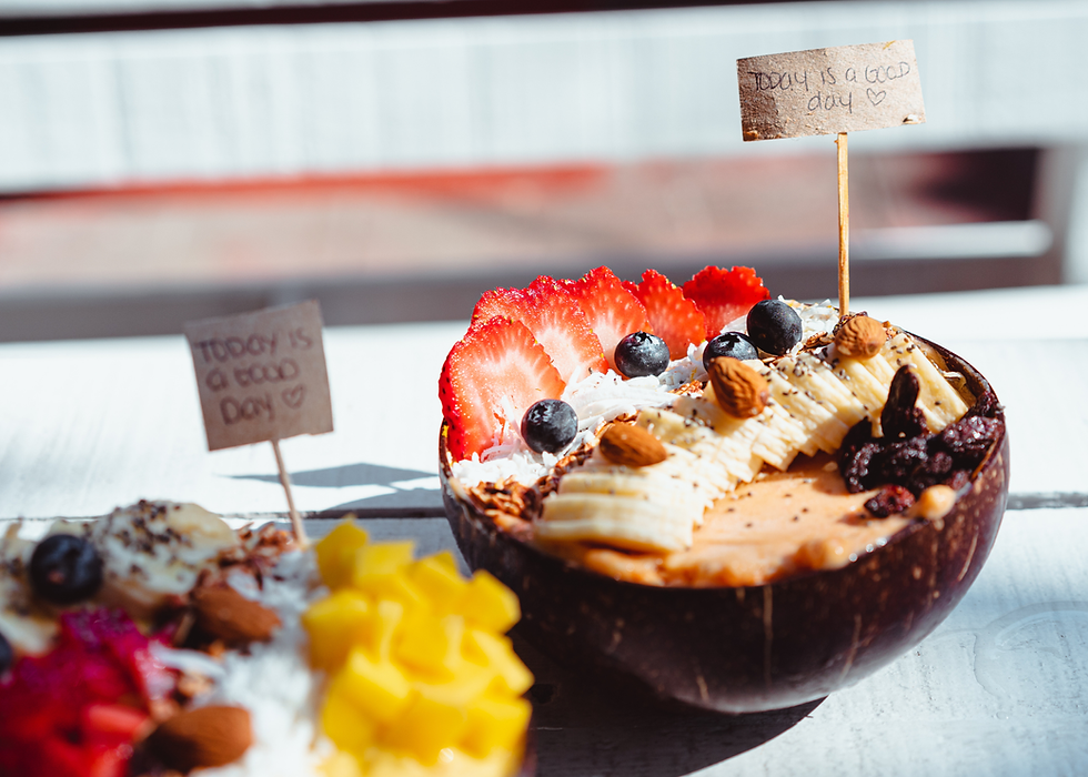 acai bowls with toppings